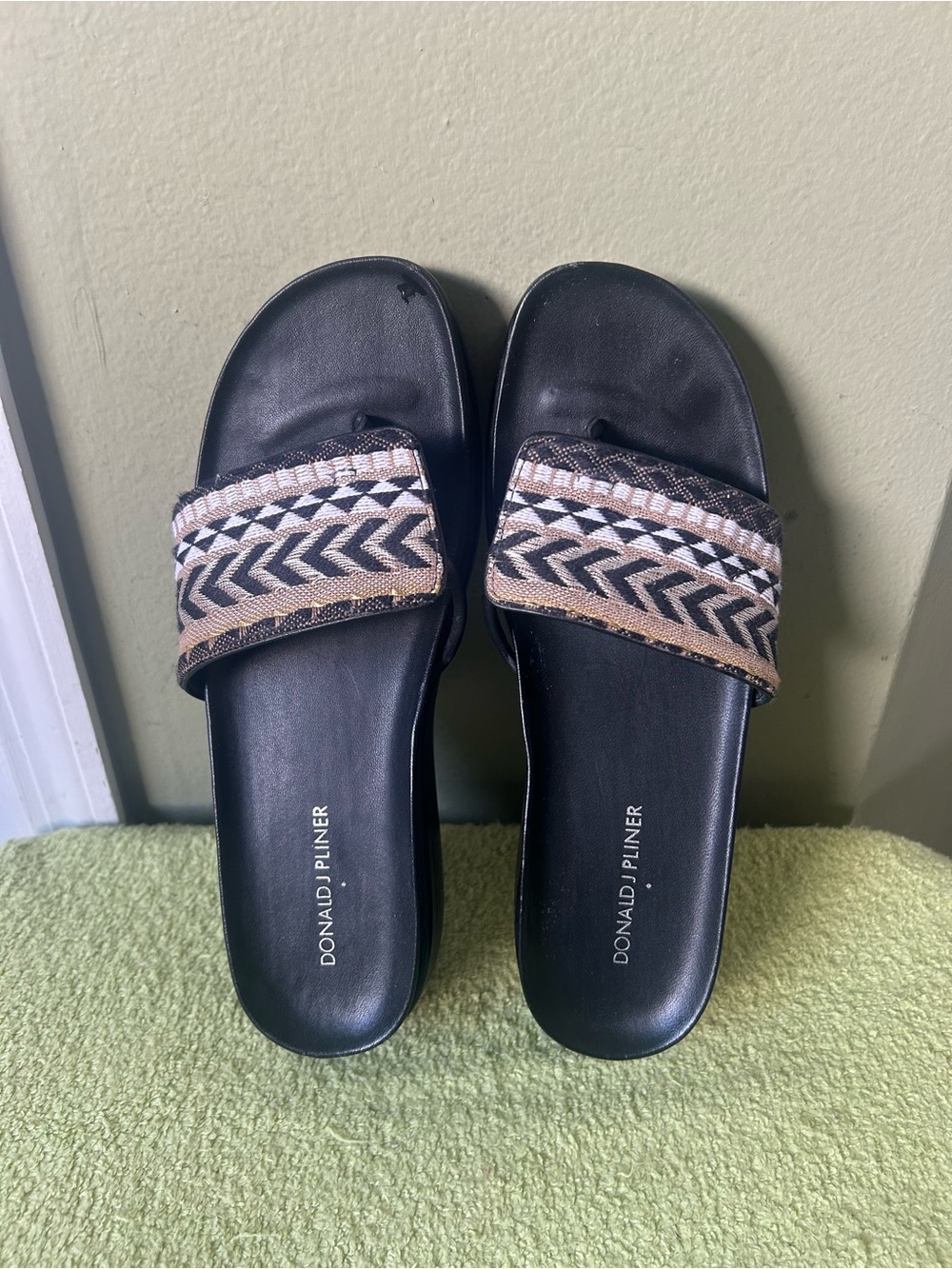Donald J. Pliner Black Slide Sandals with Woven Black and Tan Straps Sz 8.5